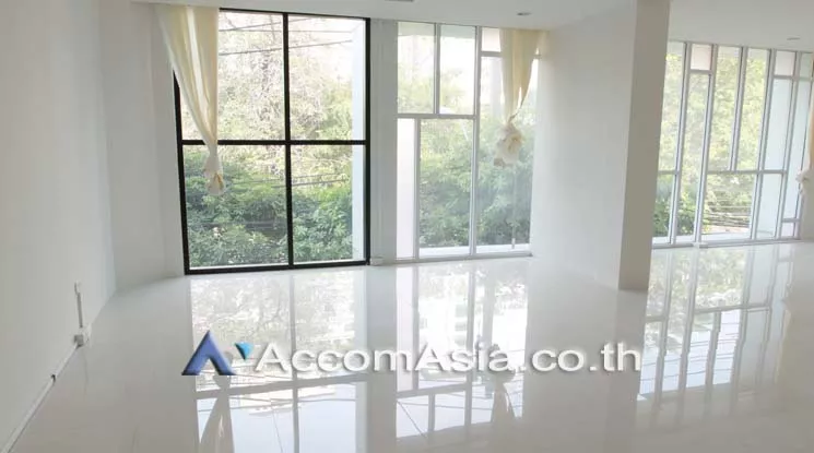  1  Office Space For Rent in Sukhumvit ,Bangkok BTS Phrom Phong AA17077